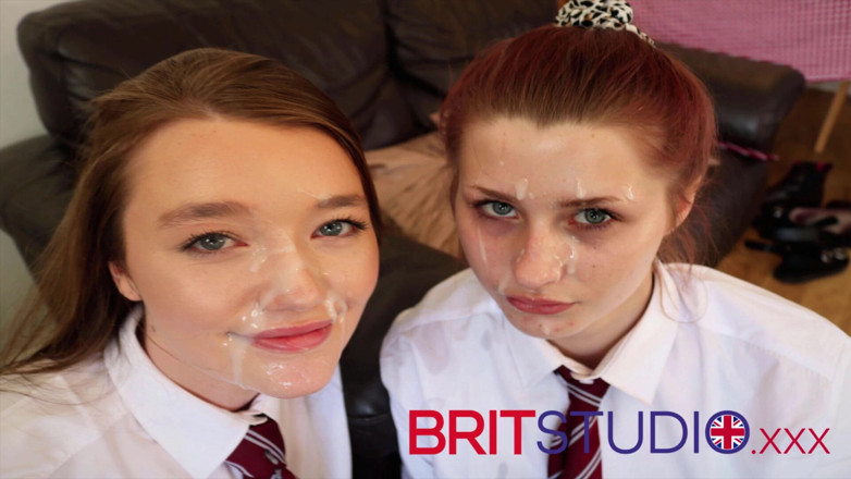 Brit Studio: 制服を着た2人の英国の18歳が教師を手コキ