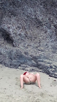 Si cantik bogel di pantai - kelonggaran erotik drone sudut pandangan pertama