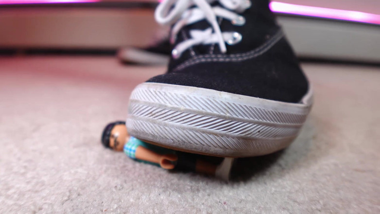 Evelyn Rouge: Giantess Little Man Femdom Sneaker Foot Fetish 1080p
