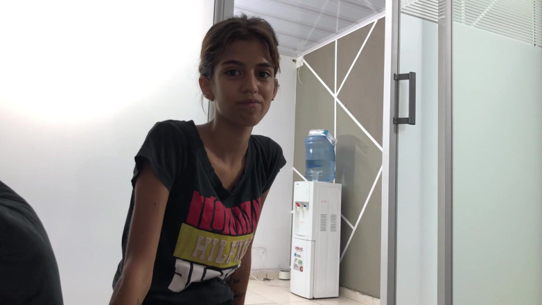 TUflacasex: Üvey kız kardeşim beni keşfetmeden artık evde mastürbasyon yapamam