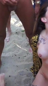 Eş değiştiren kum tepeleri bukkake'de toplu emiyor