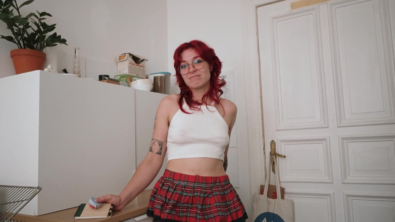 Cedric and Sofi: Nerdy studentka zaprasza przyjaciela na mierzenie penisa