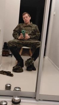 Soldat onanerar i Military Officers 2