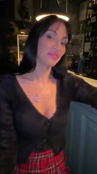 Giulia Diamond nuốt chửng và lấy con cu to của Andrew