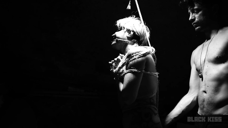 MarkusCross: Sally Submits