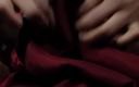 Satin and silky: Pikkop ingewreven met maroon satijn zijdeachtig pak van verpleegster (27)