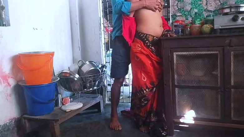 Nazima Khan: Зять насолоджується облизуванням пизди невістки та невістки, також любить брати пеніс зятя.