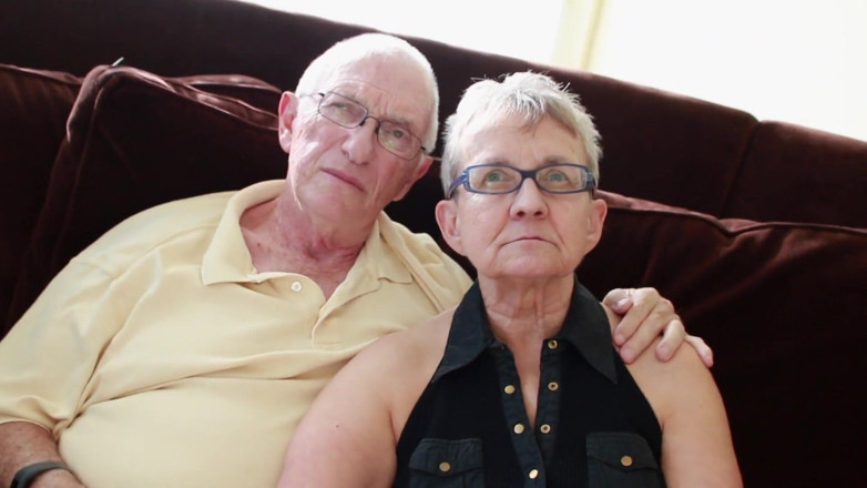Hard-X: Une salope mature coquine se fait baiser dans un trio