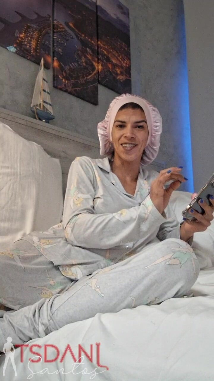 Tsdanisantos1: Em Casa De Boa Travesti Mostrando Seu Pau