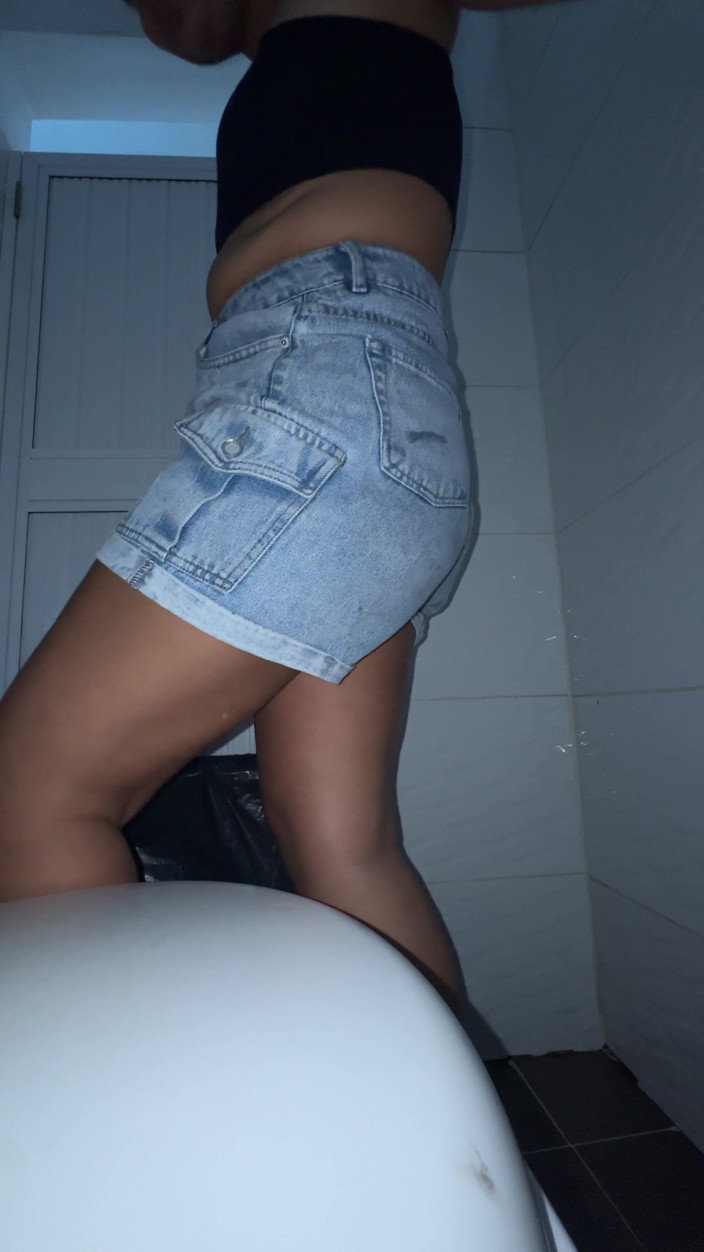 EMY_AND_JONH: Me Masturbe En Un Baño Publico Y Fue Una Sensacion...