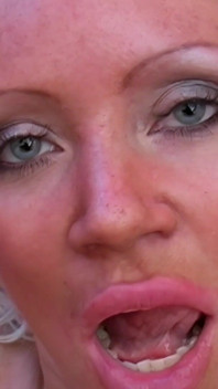 Blond stora tuttar MILF Sam Bond knullar sin knytnäven 9 tum stor svart kuk