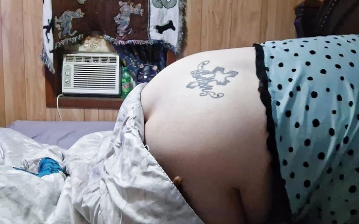 Sloppylynn: Nedbalá Lynn v posteli mokrá a sexy