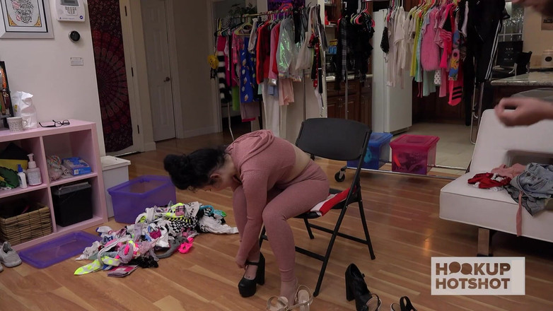 HookUp HotShot-BTS: BTS - ブルネットのレナ・ラックスがブライアン・ゴズリングの激しいセックスに興奮している!