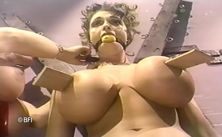 Slave Seks: Summers submission
