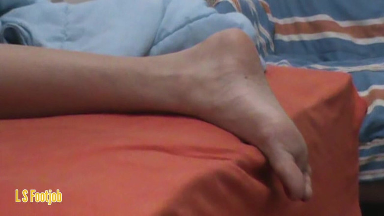 Footjob life style: Scopando i piedi e sborrando nelle suole di notte!