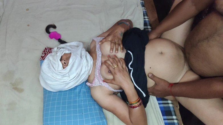 Madhu: Indyjska wirusowa gwiazda porno Anjali Bhabhi Bihari Village chłopak cieszy...