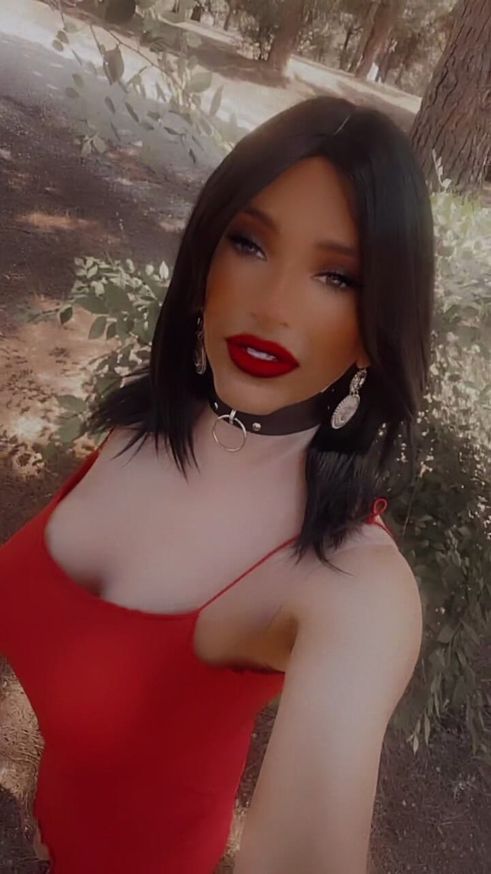 Sissy Slut Brianna: Non puoi adorare il tuo amante finché non te lo...