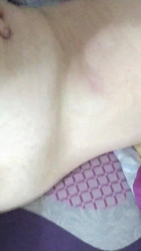 Vidím velký zadek své přítelkyně v její ložnici a jsem nadšený, že do něj vložím svého velkého ptáka
