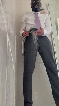 Prostate_play - 옷을 입은 샤워하는 트랜스 인형 쓰리섬