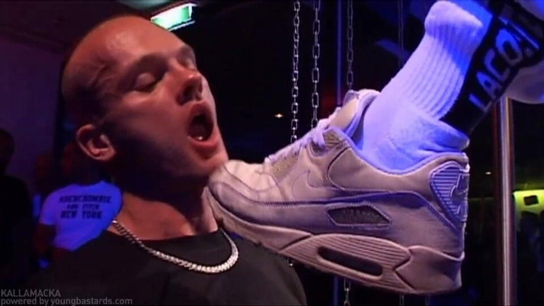 Young Bastards: Peto Coast乱搞basti Winkler - 舞台上直播