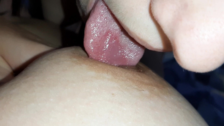 Lesbian-illusion: Trío lésbico caliente con lamiendo, besos, chupando, miendo pezones