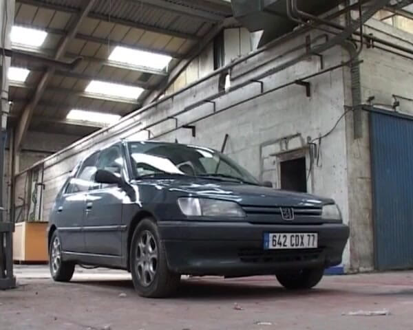 Videos Francaises: Stunning Brunette French Babe Fucked in the Parking
