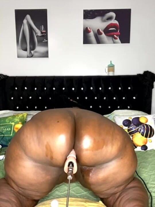 Legendary Booty Overdose: Me bata por trás