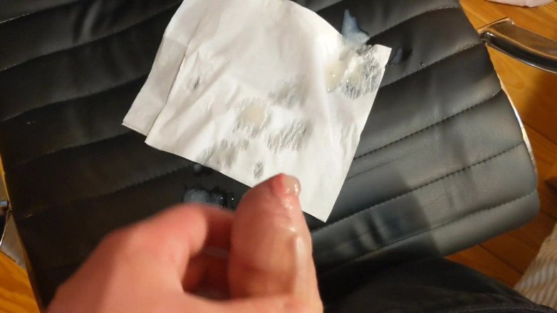 uncutcollegeguy: Schnelles abspritzen am Computer chair mit einem Chuckle Danach # 3