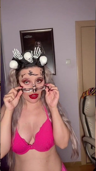 Goddesssglasses Gaze - Sissy Obedience Asmr oleh Findom Goaldigger