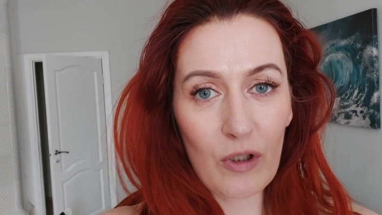 GinnaGg: Het MILF sprutar och stönar, fingrar i fitta, fotfetisch