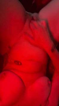 POV 一人で家にいて、私のマンコを手マンするエッチな手マン