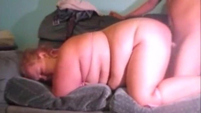 Fat House Wife: Moglie sexy ingoia cazzo intero prima di prenderlo crudo senza...