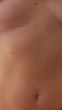 Eigengemaakt amateur zwangere striptease