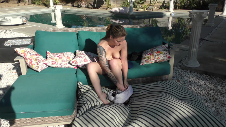 Alfiecinematic: 문신을 한 소녀 Reene Rose와 캐스팅