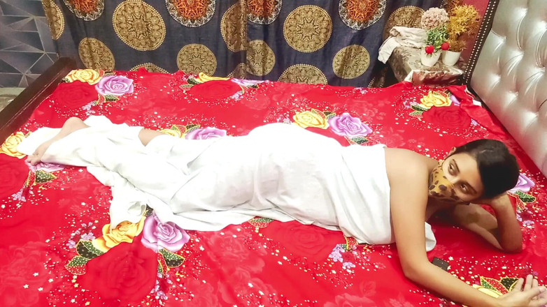 MehwishButt: Масаж Бхаїя дав мені велике задоволення, заклавши свій пеніс мені в дупу, він стиснув мої великі цицьки і вийняв сперму, хінді о