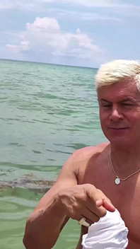 Porno Dan usou todo poderoso anel para pegar loira madura e pequena asiática - imoral ao vivo 4K