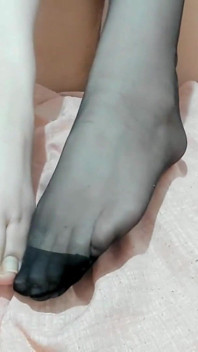 Suole rosa- feticismo del piede- piede turco- Feticismo del piede turco- Calzini neri- proprietario turco- porno turco- miLF turca