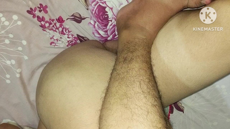 Lubnawife: Istri desi toket besar alami