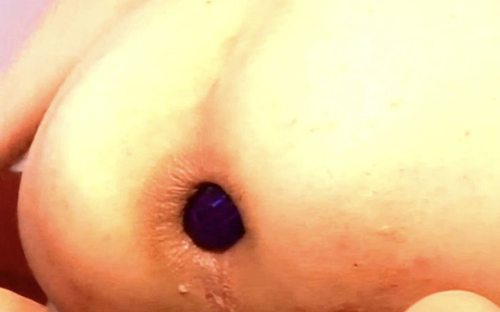 LanaSherin: 내 엉덩이에 갇힌 딜도