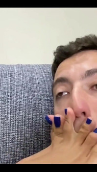 Merusak kencan teman sekamar yang bodoh