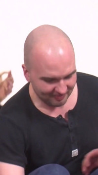 Dreier-sex mit sexy reifer in dessous, netzstrümpfen und high heels