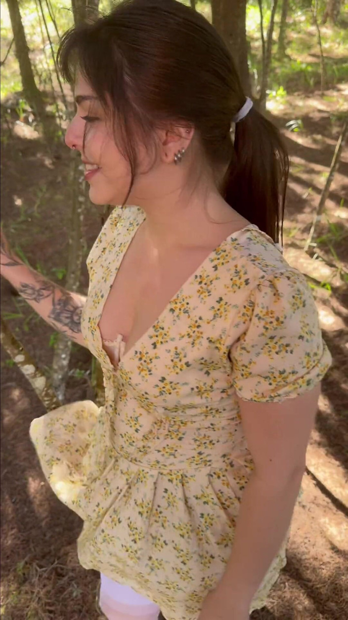 DaliaMorgan: เย็ดฉันแรงก่อนใครมาเห็น! แฟนสาวสวยเย็ดฉันในเดทแรกกลางป่า