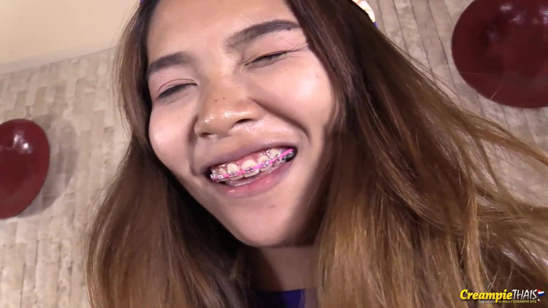 Creampie Thais: 18-letni Kittikorn po raz pierwszy creampie sex wideo