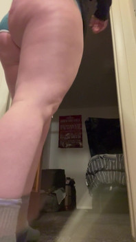 Fit Amateur Big Booty Leg Stretching