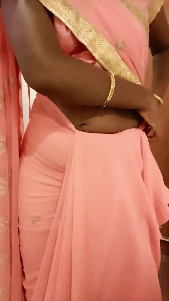 RenuRaj: Velký zadek a kundička desi tamilské manželky Renu škádlení v Saree...