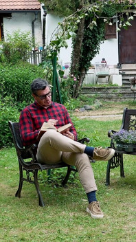 Hitte in de tuin: stiefdochter krijgt anale seks van stiefvader