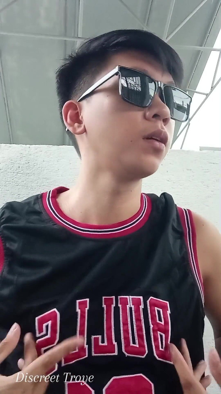 Troye_AsianPinoy: Pinoy-teen masturbiert in verlassenem haus mit seinem sextoy