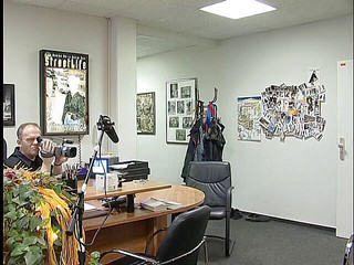 Dirty Teeny: 黑发少女在试镜时展示她的屁股