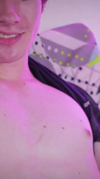 뻑가는 정액을 쏠 때까지 오일로 귀여운 자지를 따먹는 핫한 Twink Emmanuel Kokichi