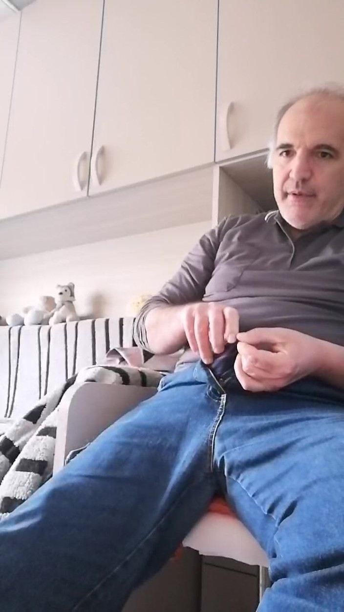 Setesesso7: Penisul meu tare și umflat vrea să fie masturbat imediat!